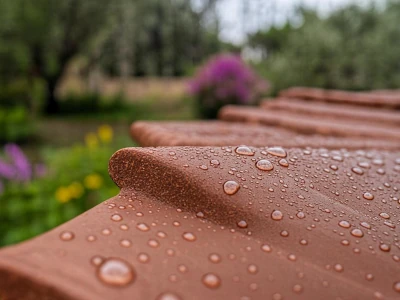 Effet perle d'eau sur tuile hydrofugée