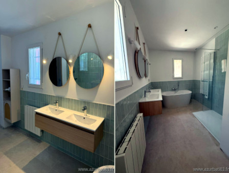 Rénovation complète salle de bain de luxe Saint-Raphaël Var par Azur Bati 83 — baignoire îlot, faïence vert céladon, double vasque suspendue