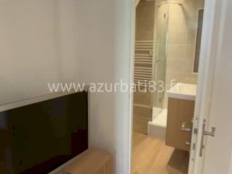 Rénovation Complète à Fréjus : Plomberie, Électricité, Sols, Peinture, Salle de Bain, Cuisine &amp; Placo 